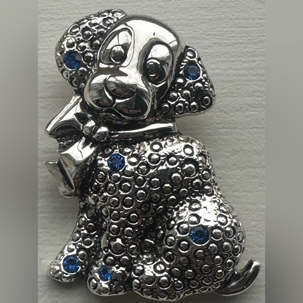 AAi Vintage Silver tone Dog Brooch pin with Blue Accent Rhinestones